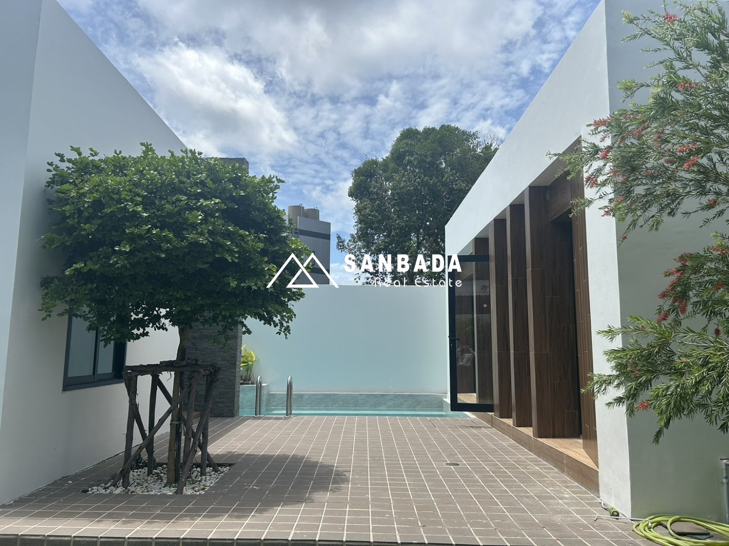 🏡✨ พูลวิลล่าหรู – ดีไซน์โมเดิร์นมินิมอล พร้อมสระว่ายน้ำส่วนตัว