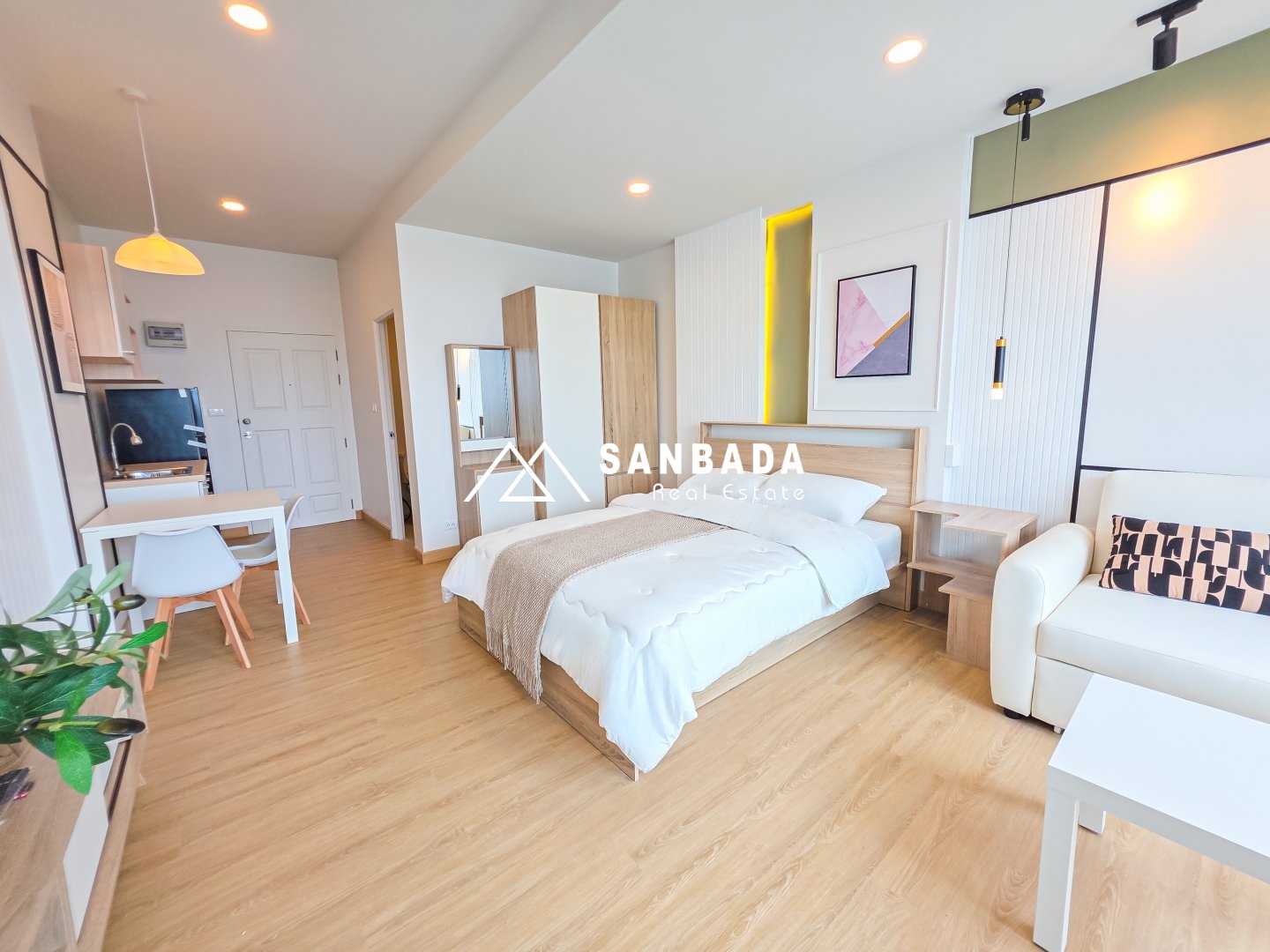 เดอะเบลล์ คอนโดมิเนียม – ฉลอง